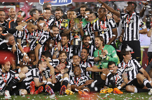 Juventus ăn mừng Cúp QG Ý sau 20 năm mòn mỏi